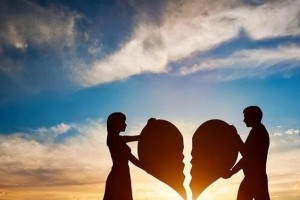 老公出轨怎么办？婚姻还有救吗？（如何正确应对老公出轨，挽救婚姻）