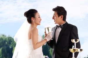 男人出轨后女人应该选择装傻还是谈清楚？（探讨男人出轨后女人的应对策略，为你指明正确的方向）