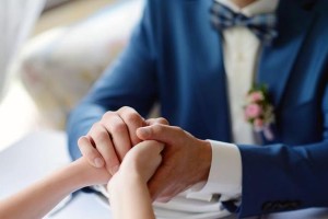 男友冷淡，如何挽回爱情？（当男人不爱你了，你该怎么做？）