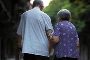 如何挽回男友离过婚家人反对我们在一起的局面？（克服困难，坚持真爱，成就美满姻缘）