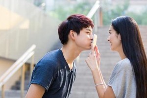 男朋友说没话说了怎么办？（掌握沟通技巧，挽回爱情）