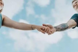 挽回爱情，还是放手？（探讨失去爱情后是否还有机会修复，如何做出正确的选择）