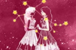 与双子座女生吵架后的哄她技巧（怎样哄双子座女生开心？）