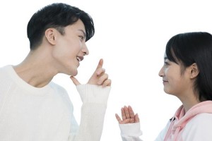 如何让单身女孩鼓励男生积极追求自己？（掌握几招让他主动靠近，真正爱你不是说说而已。）