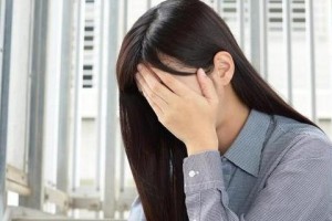 父母离婚不离家，如何处理？（以家庭为中心，子女情感调适不可忽视）