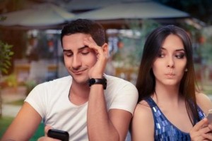 男人爱惨了你的10个表现（如何判断他已经爱上你？）