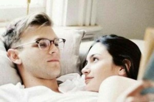 如何得体地触碰女生手（一份微妙的情感交流）