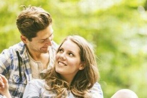 如何挽回分手男友？（15个步骤，助你重回他的心中）