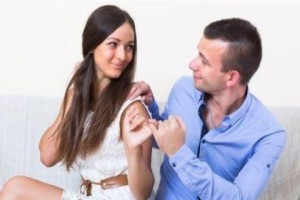 如何轻松解决夫妻吵架的问题？（情感导师教你解决家庭矛盾，让爱情长久）
