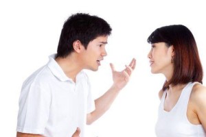 怀疑老公出轨？如何与他沟通避免离婚（重建信任关系，挽救婚姻）