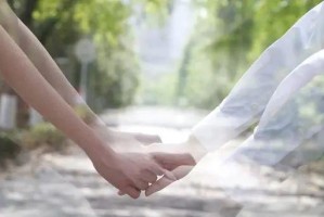 爱如潮水，挽回异地恋（当父母反对我们分手，如何重拾爱情？）