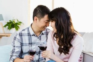 如何正确面对丈夫出轨（处理婚姻危机的最佳方法和技巧）