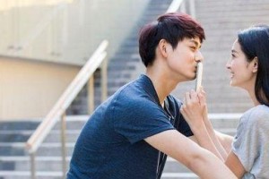 提出分手后的男女反应剖析（异常坚决的男人VS女人，谁更难以挽回？）