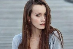 三招帮你成功挽回分手女友（三招让你成为分手后的“闪光点”，成功挽回女友）