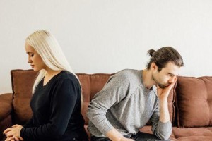 如何和变心的老公沟通（用正确的方法化解婚姻危机，建立健康的夫妻关系）