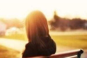 如何追求刚分手的女生（如何让她重新打开心扉，接受你的追求）