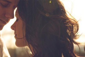 男朋友变心了，如何挽回他的心？（15个实用方法，让你轻松挽回他的心）
