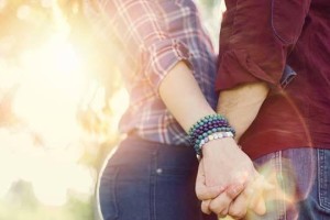 如何挽回异地恋男友的心？（15个实用技巧助你成功挽回爱情）