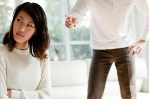 男女分手后是否应该拉黑情人？（当爱情成为过去，拉黑是否可以让你更好地走出阴影？）