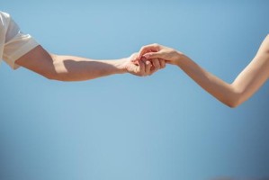 怎样挽回初恋感情？（15个技巧教你成为初恋感情的救世主）