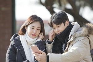 当前女友有了新男友该怎么办？（处理感情变化的正确方式和建议）