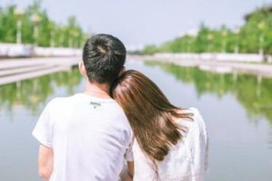 前男友想和你复合？这些表现不容错过！（了解这些迹象，抓住机会再次在一起！）