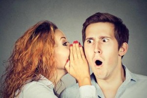 如何判断你是否是焦虑型伴侣？（婚姻中的焦虑症状及应对方法）