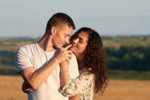 男生会和初恋女友结婚吗？（探讨男生心中的初恋情感和未来婚姻选择）