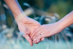 如何正确挽回女友？（15个有效方法，让你重获女友芳心）