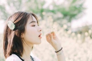 如何处理被暗恋的女孩总是躲避你的情况（克服难关，追寻真爱）