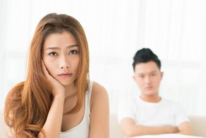 当老公不被信任，妻子该如何应对？（如何减轻心理负担？信任重建的突破口是什么？）