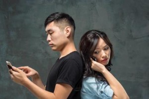 老公出轨，女人如何挽回婚姻（掌握正确的心态和方法，重新拥有幸福的家庭生活）