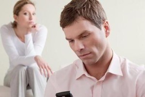 老公出轨我坚持离婚，如何挽回？（掌握情感挽回技巧，让婚姻重燃爱火）