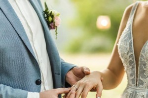 结过婚的男人依然值得嫁吗？（探寻婚姻二婚男的优点与短板）