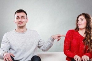 离婚后揭开老公的小三真相（震惊！原来他一直在外面背叛我）