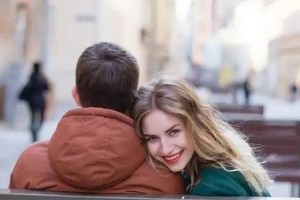 如何成功挽回变心男人的心（变心男人挽回的绝招，教你轻松拿下他心中的"防线"）