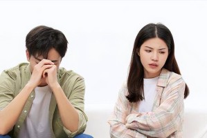 老公出轨了，我要原谅他吗？（探讨出轨后的家庭关系和个人情感变化，原谅和不原谅的利弊分析）
