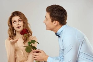 中年夫妻出轨，如何拯救婚姻？（夫妻关系出现裂痕，如何把握关键节点？）