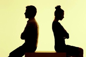 老公出轨，如何收心？（挽救家庭，重建信任，婚姻危机，感情复苏，人性弱点。）