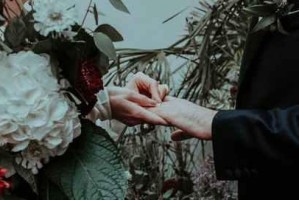 异地恋二次吸引教你顺利挽回这段感情（如何在异地恋中重燃爱火，挽救破碎的关系？）