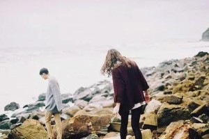 背叛后如何挽回女友（学会如何真诚道歉，重新赢得她的信任）