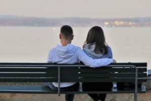 夫妻间的背叛如何让婚姻难以挽回（探究背叛对婚姻的影响及修复之路）