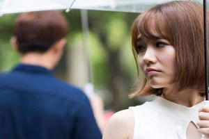 如何应对以闹分手一个月的问题（解决爱情危机，保护感情长久）