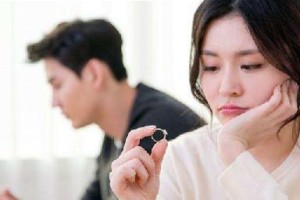 当老公出轨了，该如何应对（从理性沟通到决定未来，一个女人的坚强自信）
